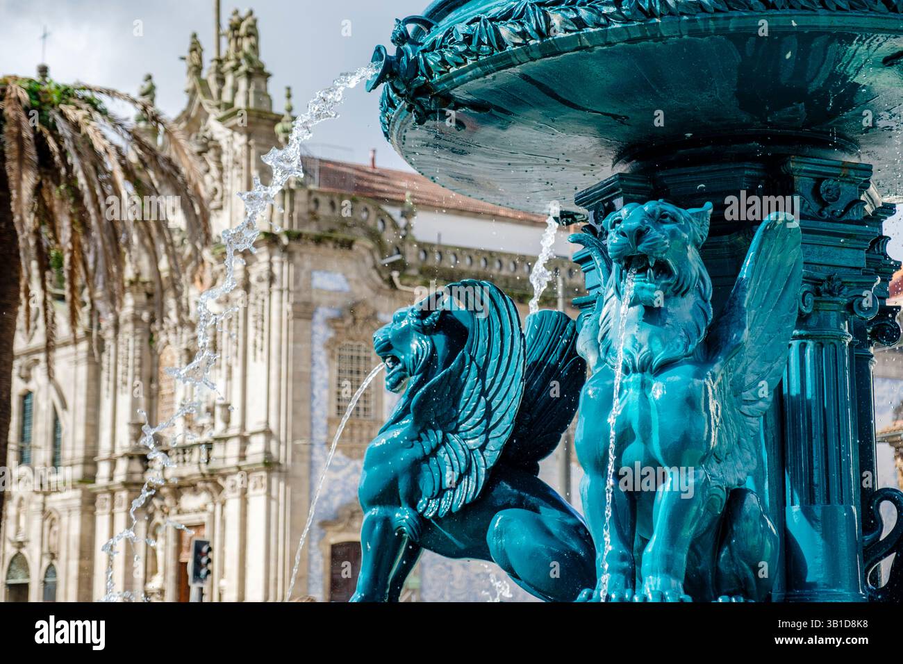 Fontana dei Leoni in marmo del XIX secolo, fonte dos Leões, Prac de Gomes Teixeira, piazza pubblica, città di Porto, Oporto, Portogallo Foto Stock