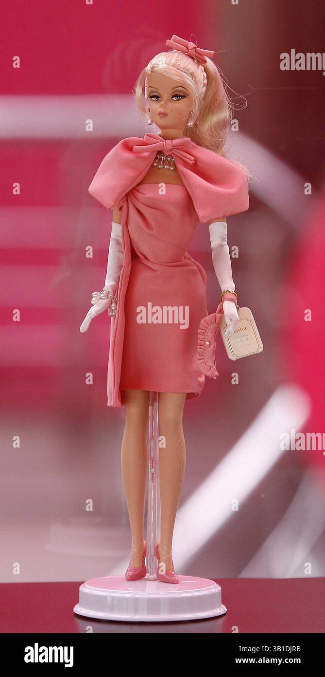 19 agosto 2010 - BogotÃ marzo 27 de 2009.Barbie exposiciÃ³n por el cumpleaÃ±os 50 de la MuÃ±eca en el centro de.diseÃ±o Portobelo .foto Rodrigo SepÃºlveda /El Tiempo (immagine di credito: © El Tiempo/GDA/ZUMApress.com) Foto Stock