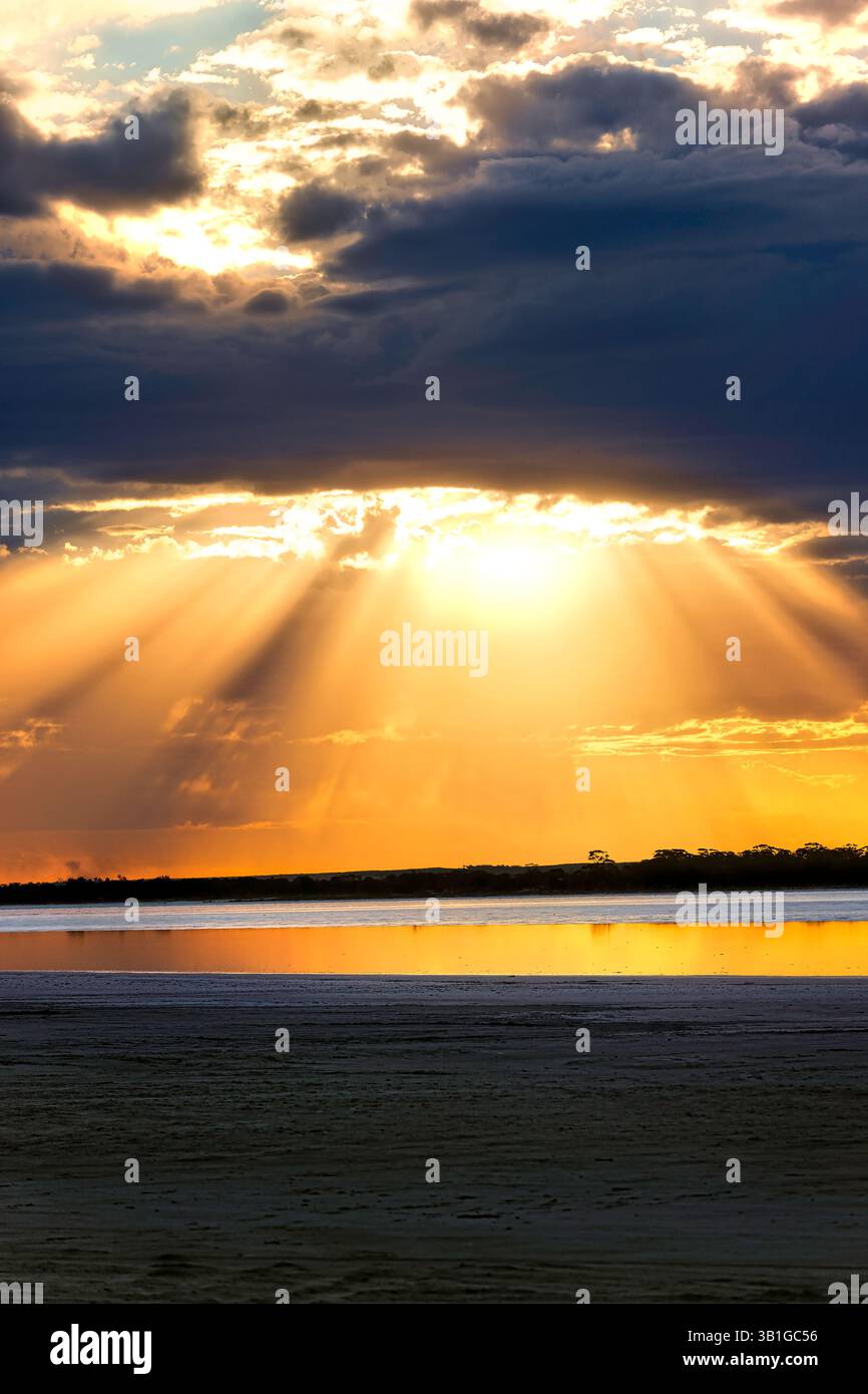 Tramonto sul lago Ninan, Australia Occidentale Foto Stock