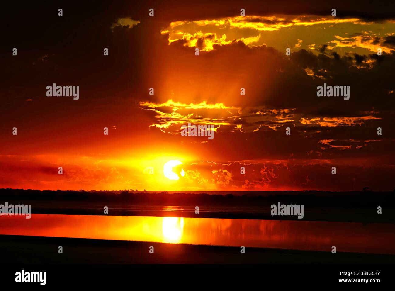 Tramonto sul lago Ninan, Australia Occidentale Foto Stock