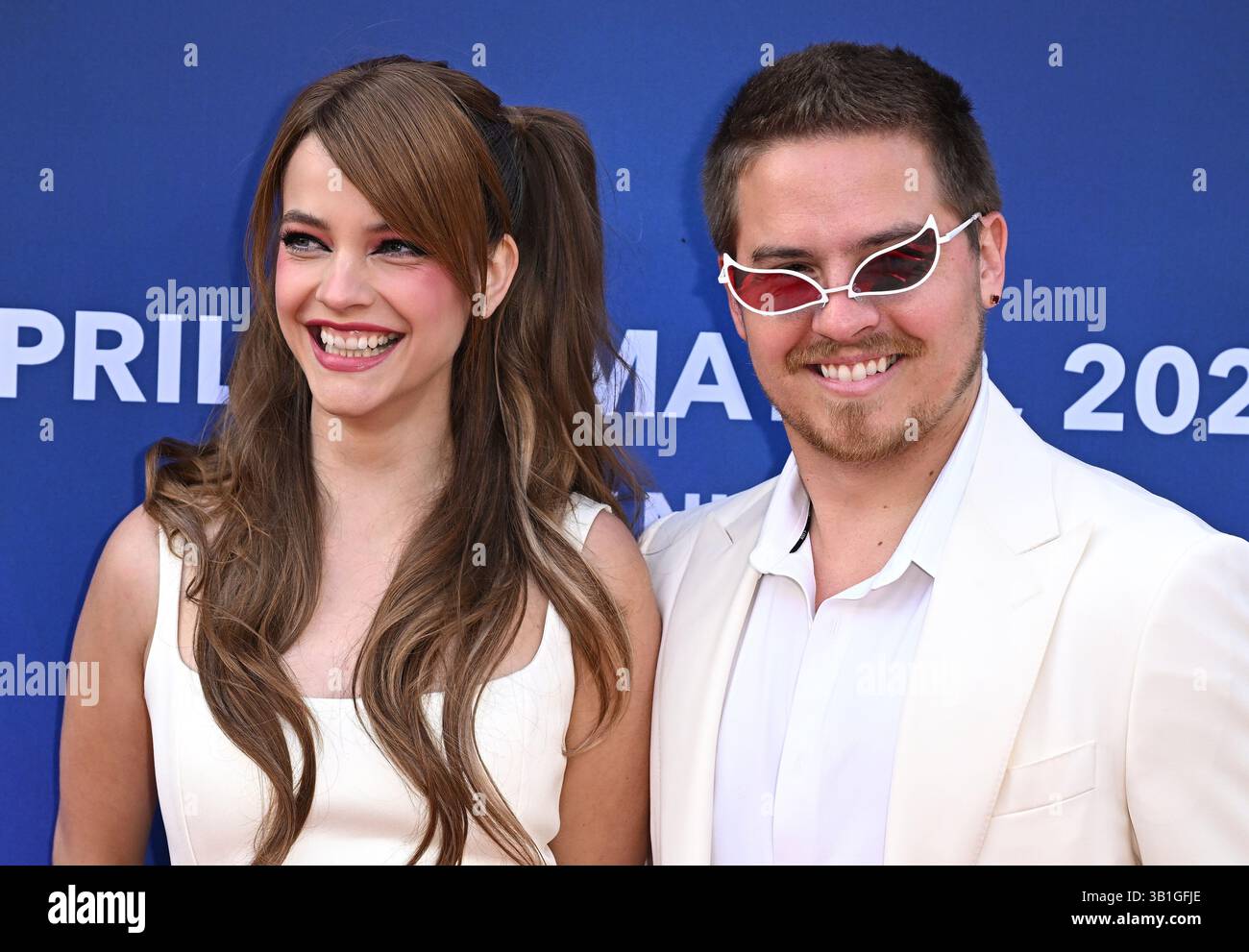 Universal City, Stati Uniti. 25 aprile 2025. Barbara Pavlin e Dylan Sprouse arrivano all'Universal fan Fest Nights che si tiene agli Universal Studios di Hollywood il 25 aprile 2025 a Universal City, CA. © Starbuck/AFF-USA.com crediti: AFF/Alamy Live News Foto Stock