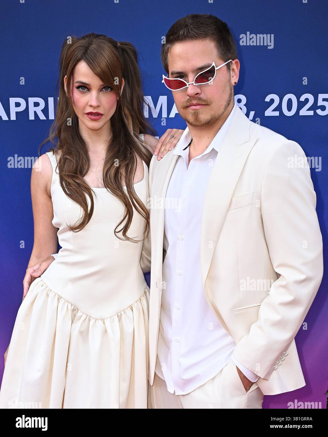 Universal City, Stati Uniti. 25 aprile 2025. Barbara Pavlin e Dylan Sprouse arrivano all'Universal fan Fest Nights che si tiene agli Universal Studios di Hollywood il 25 aprile 2025 a Universal City, CA. © Starbuck/AFF-USA.com crediti: AFF/Alamy Live News Foto Stock