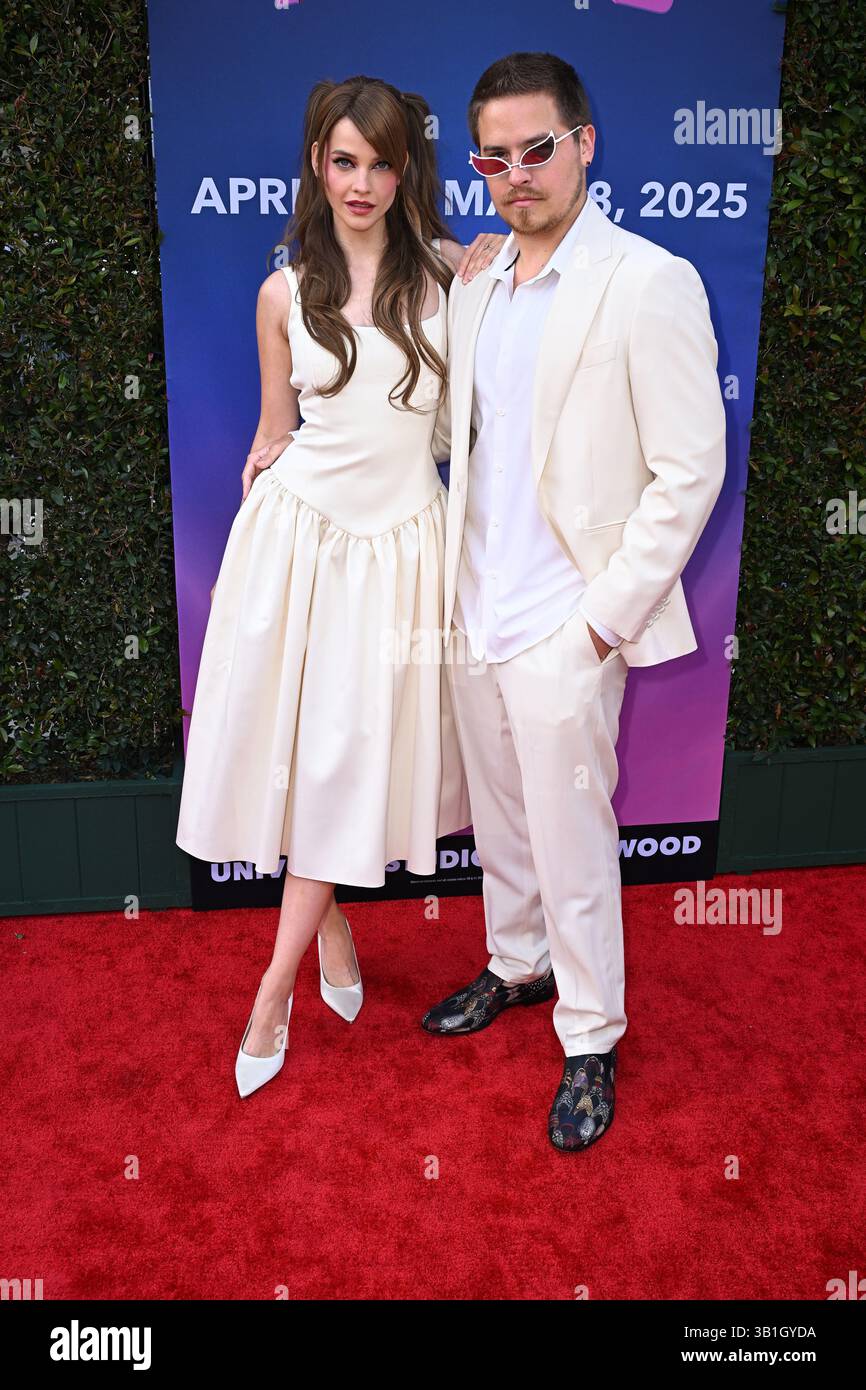 Universal City, Stati Uniti. 25 aprile 2025. Barbara Pavlin e Dylan Sprouse arrivano all'Universal fan Fest Nights che si tiene agli Universal Studios di Hollywood il 25 aprile 2025 a Universal City, CA. © Starbuck/AFF-USA.com crediti: AFF/Alamy Live News Foto Stock