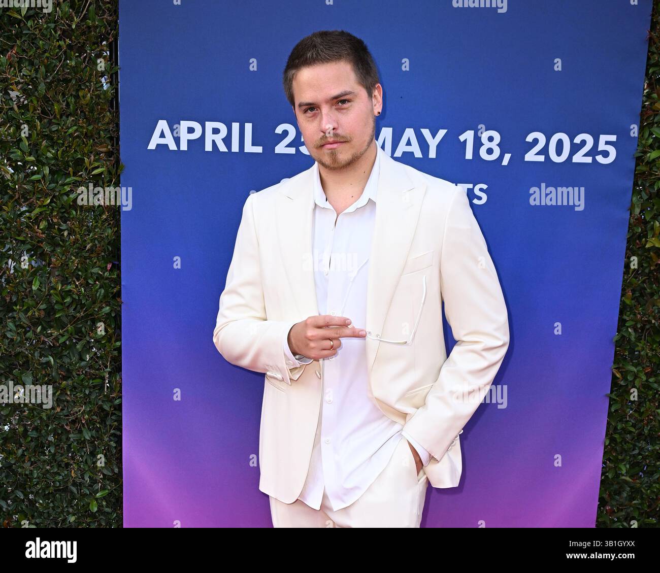 Universal City, Stati Uniti. 25 aprile 2025. Dylan Sprouse arriva all'Universal fan Fest Nights che si tiene agli Universal Studios Hollywood il 25 aprile 2025 a Universal City, CA. © Starbuck/AFF-USA.com crediti: AFF/Alamy Live News Foto Stock