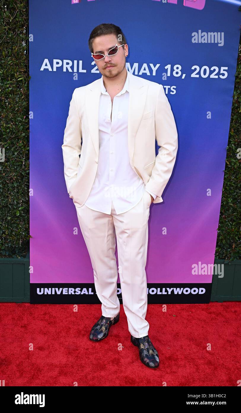 Universal City, Stati Uniti. 25 aprile 2025. Dylan Sprouse arriva all'Universal fan Fest Nights che si tiene agli Universal Studios Hollywood il 25 aprile 2025 a Universal City, CA. © Starbuck/AFF-USA.com crediti: AFF/Alamy Live News Foto Stock
