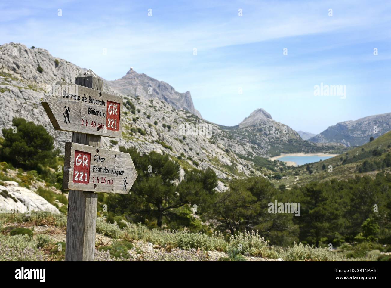 Cartello per Embalse de Cuber Reservoir, Tramuntana Mountains, Maiorca, Maiorca, Isole Baleari, isole Baleari, Spagna, Europa Foto Stock