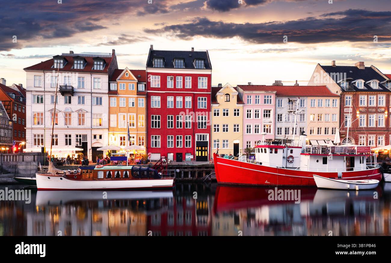 Nyhavn, porto di Copenaghen, Danimarca Foto Stock