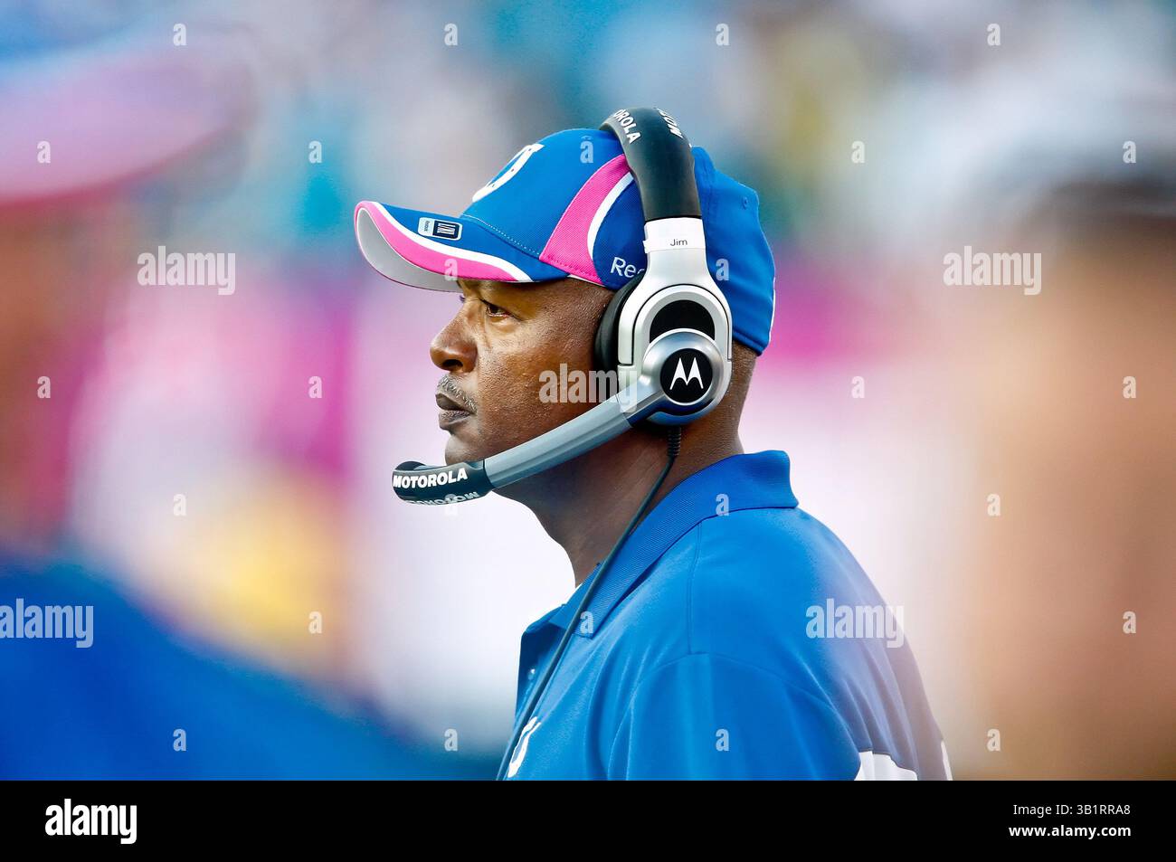 3 ottobre 2010: Capo-allenatore degli Indianapolis Colts Jim Caldwell durante l'azione della AFC South Conference tra i Jacksonville Jaguars e gli Indianapolis Colts all'EverBank Field di Jacksonville, Florida. Jacksonville ha sconfitto Indianapolis 31-28, (immagine di credito: © Gray Quetti/Cal Sport Media/ZUMApress.com) Foto Stock