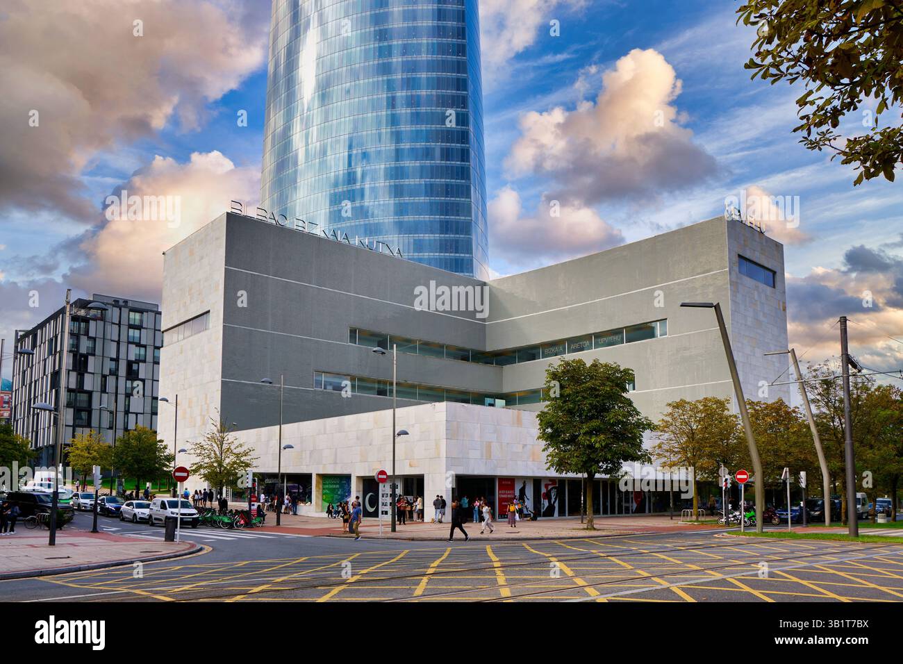 Iberdrola tower, Bizkaia Aretoa, UPV/EHU, Bilbao, Bizkaia, paesi Baschi, Spagna. Foto Stock