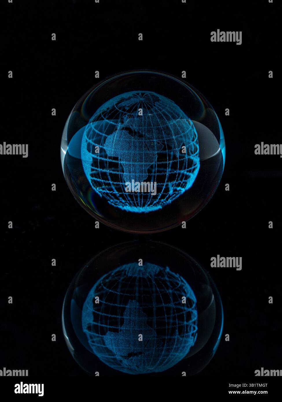 globo isolato in vetro trasparente Foto Stock