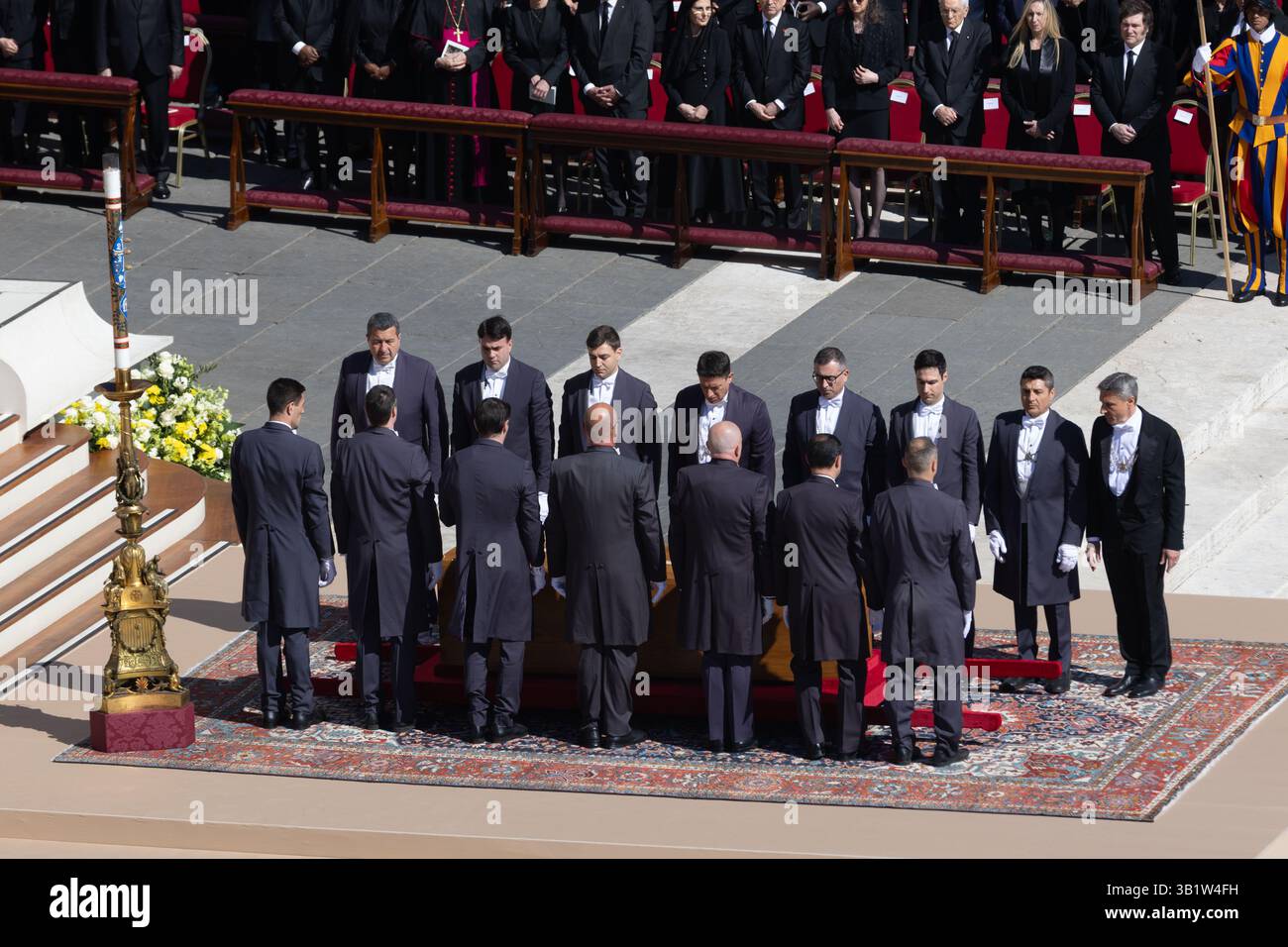 Roma, Italia. 26 aprile 2025. Funerale di Papa Francesco in Piazza San Pietro a Roma credito: Agenzia fotografica indipendente/Alamy Live News Foto Stock