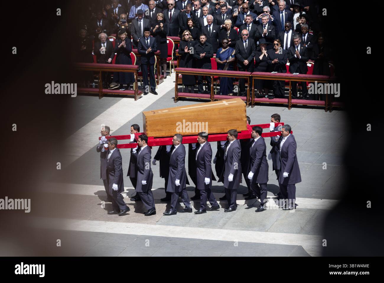 Roma, Italia. 26 aprile 2025. Funerale di Papa Francesco in Piazza San Pietro a Roma credito: Agenzia fotografica indipendente/Alamy Live News Foto Stock