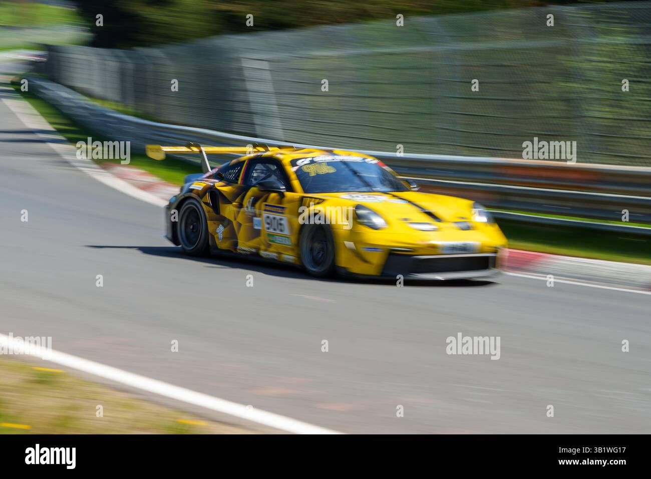 04/26/2025 Nürburgring endurance series race 2 (NLS), Nürburgring, Germania, foto: # 906, , Ralf-Peter* Bonk, Marco* Van Ramshorst, nella Porsche 911 GT3 Cup Foto Stock