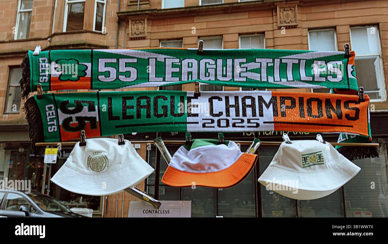 Glasgow, Scozia, Regno Unito. 26 aprile 2025. Il Celtic vince il titolo a dundee, mentre i tifosi tornano a glasgow. Credit Gerard Ferry/Alamy Live News Foto Stock