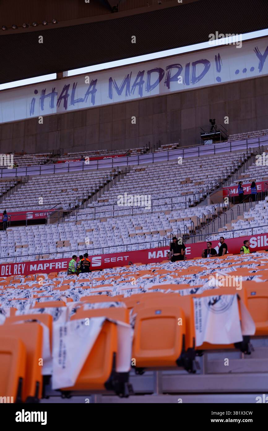SIVIGLIA, SPAGNA - 24 APRILE 2025: Stadio la Cartuja poco prima di El Clásico (foto: David Torres Alcázar/Alcázar Photo Agency). Crediti: David Torres Alcázar/Alamy Live News Foto Stock