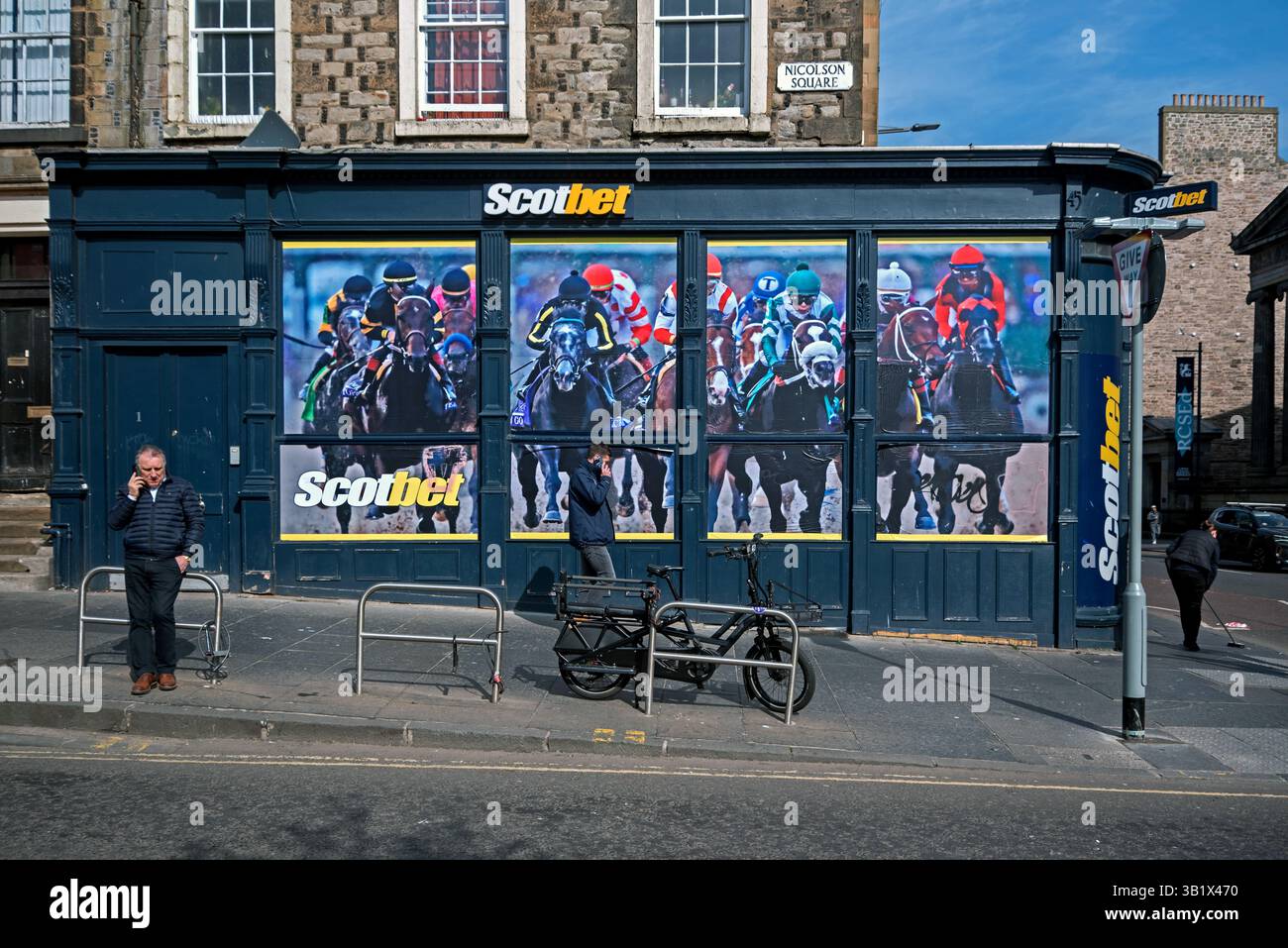 Negozio di scommesse Scotbet all'angolo tra Nicolson Square, Edimburgo, Scozia, Regno Unito. Foto Stock