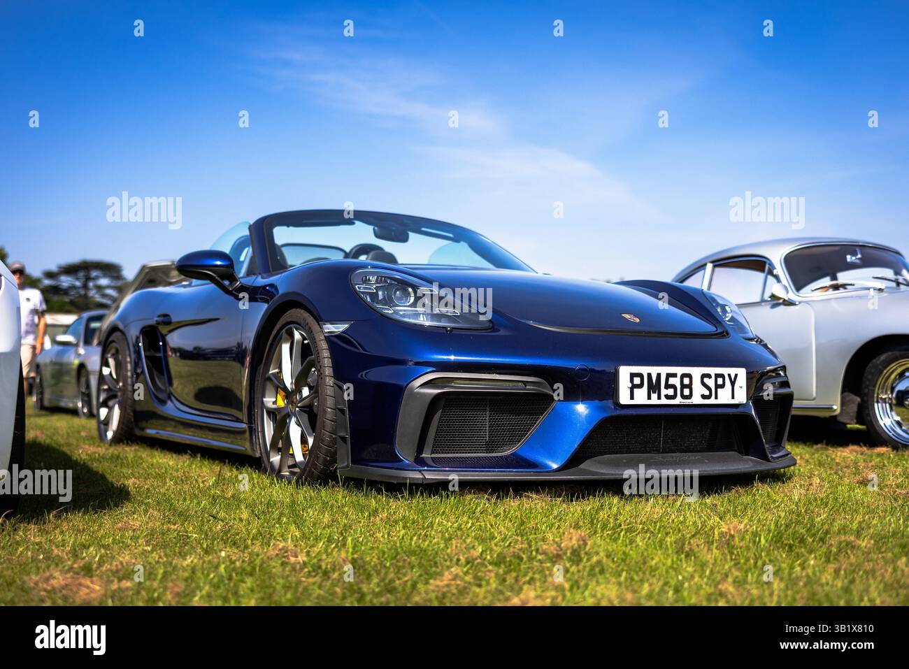Porsche Boxster, in mostra al Best of British Airshow tenutosi a Shuttleworth il 12 maggio 2024. Foto Stock