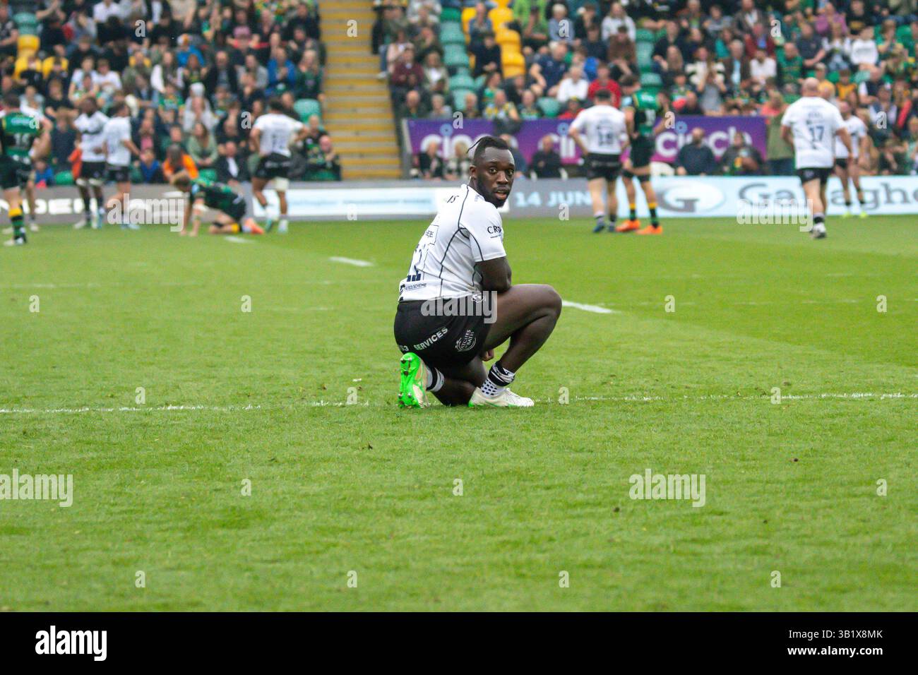 Northampton, Regno Unito, 26 aprile 2025 l'ala dei Bristol Bears Gabriel Ibitoye non può credere di essere stato affrontato nella Gallagher Premiership, Cinch Stadium, Franklins Gardens, Northampton, Regno Unito. Alex Williams / Alamy Live News Foto Stock