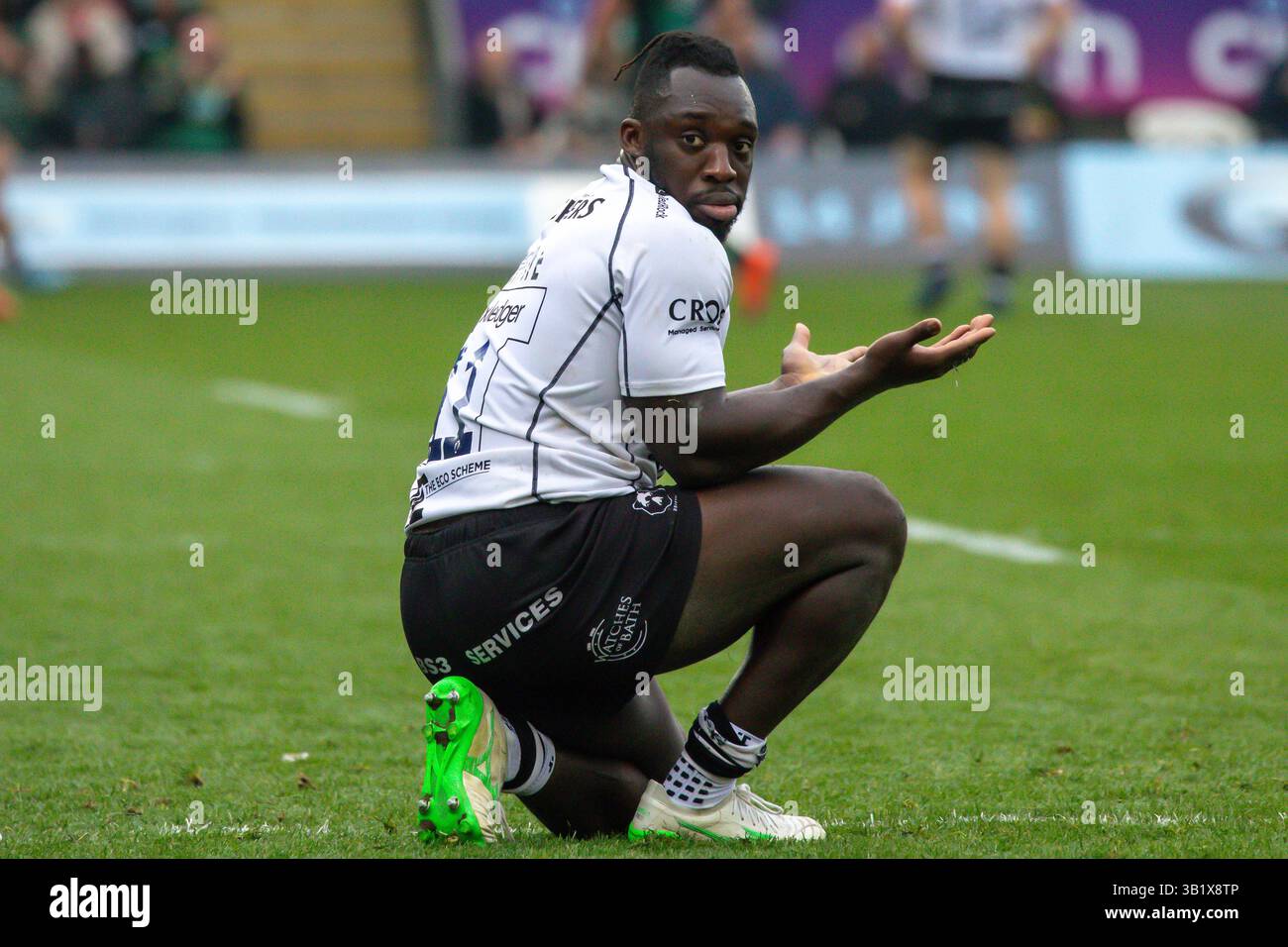 Northampton, Regno Unito, 26 aprile 2025 l'ala dei Bristol Bears Gabriel Ibitoye non può credere di essere stato affrontato nella Gallagher Premiership, Cinch Stadium, Franklins Gardens, Northampton, Regno Unito. Alex Williams / Alamy Live News Foto Stock