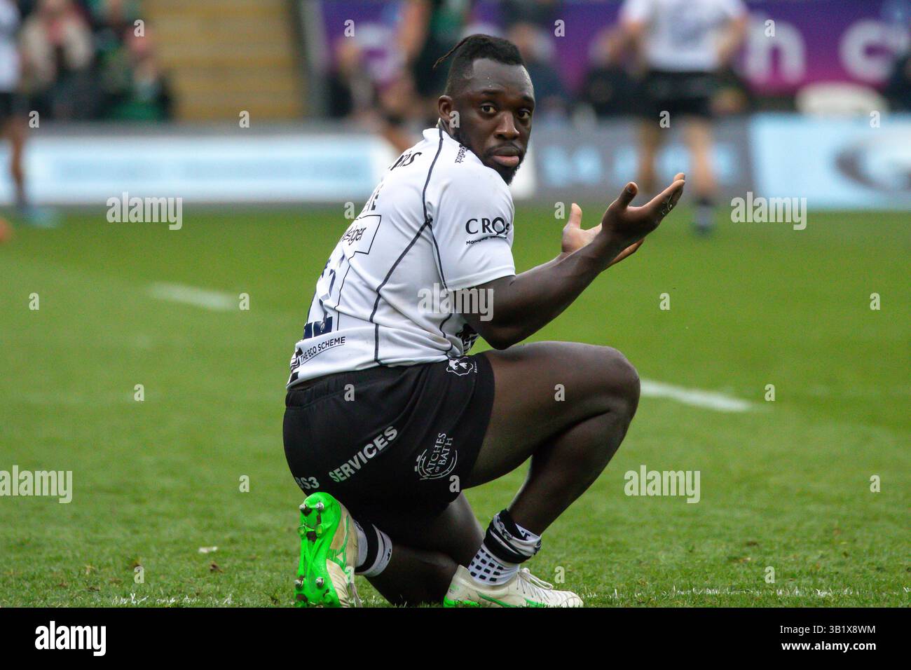 Northampton, Regno Unito, 26 aprile 2025 l'ala dei Bristol Bears Gabriel Ibitoye non può credere di essere stato affrontato nella Gallagher Premiership, Cinch Stadium, Franklins Gardens, Northampton, Regno Unito. Alex Williams / Alamy Live News Foto Stock