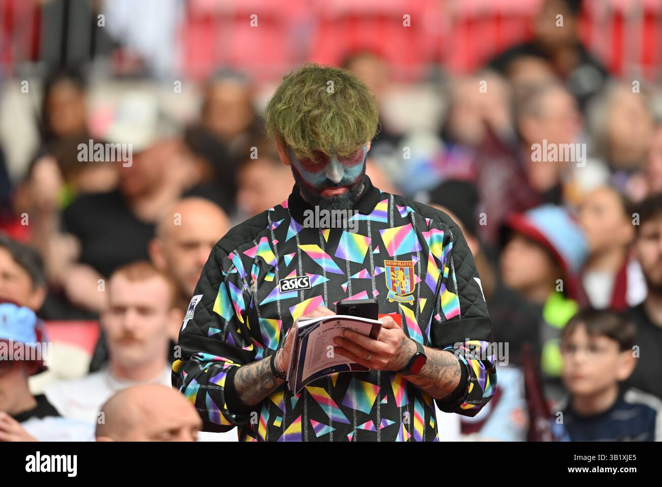 Durante la semifinale della Emirates fa Cup tra l'Aston Villa e il Crystal Palace allo Stadio di Wembley, Londra, sabato 26 aprile 2025. (Foto: Kevin Hodgson | mi News) crediti: MI News & Sport /Alamy Live News Foto Stock