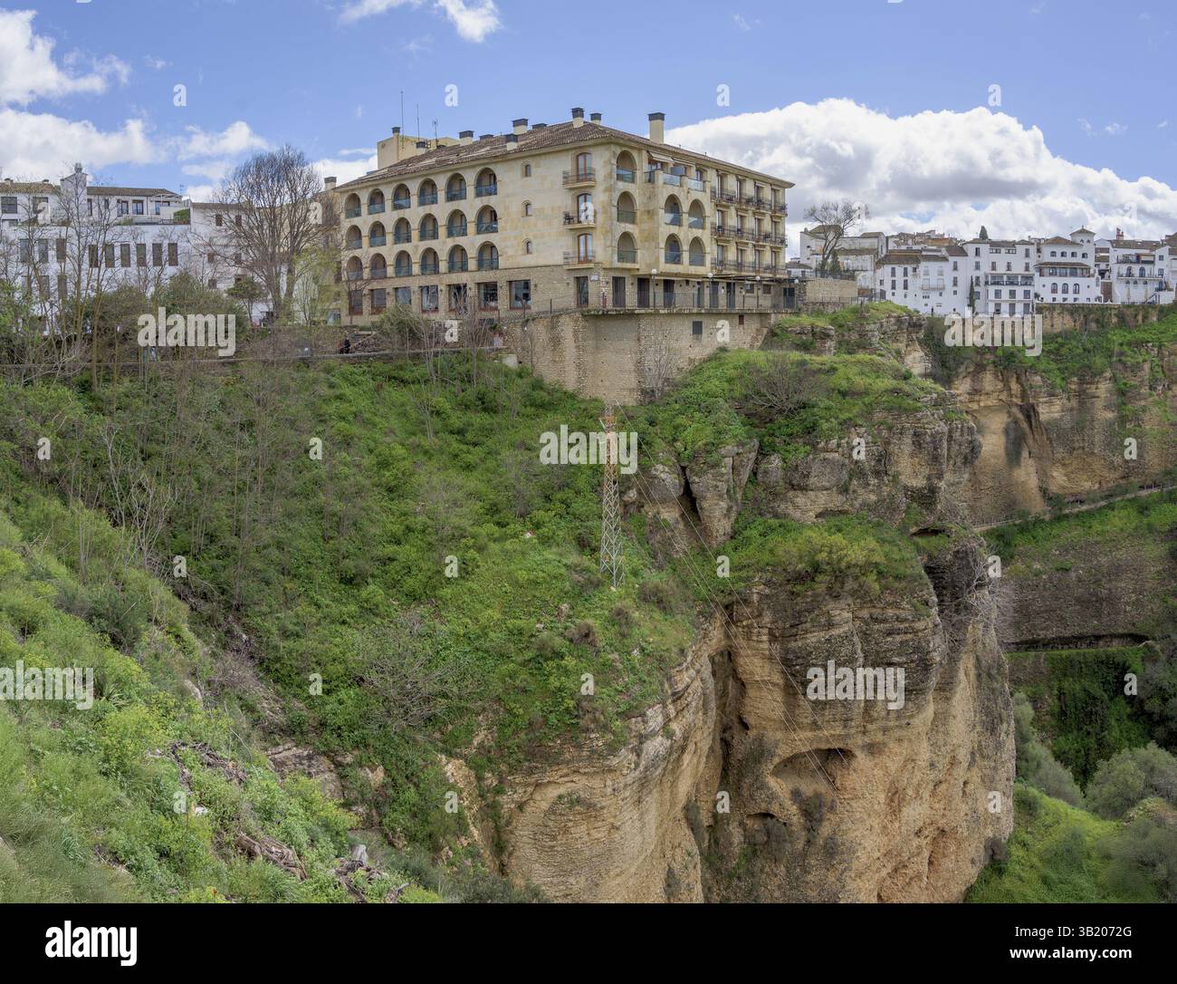Canyon El Tajo, canyon con case, Ronda, Malaga, Spagna, Europa Foto Stock