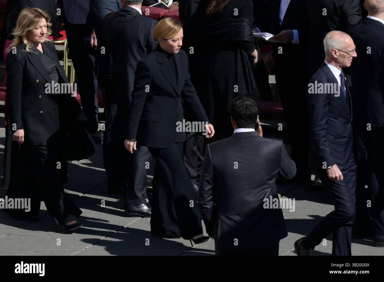 Giorgia Melloni arriva per assistere al funerale di Papa Francesco in Piazza San Pietro in Vaticano. (Foto di Mario Cartelli / SOPA Images/Sipa USA) Foto Stock