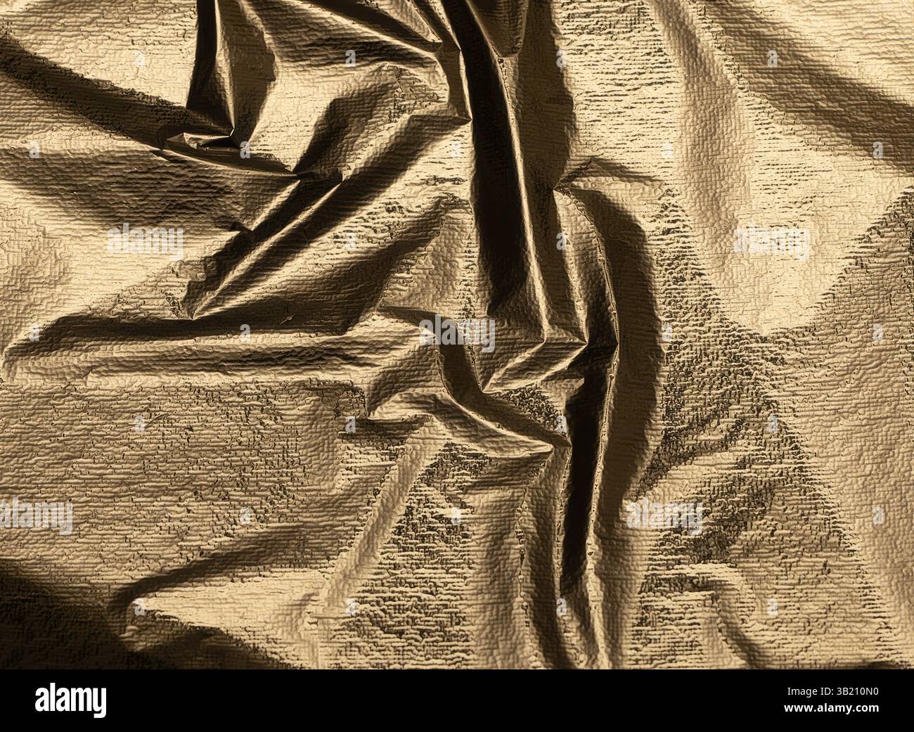 Ottone increspato e lamina dorata con una finitura perlescente e lucida. Le pieghe e le increspature brillano di luce metallizzata, creando un'elegante struttura Foto Stock