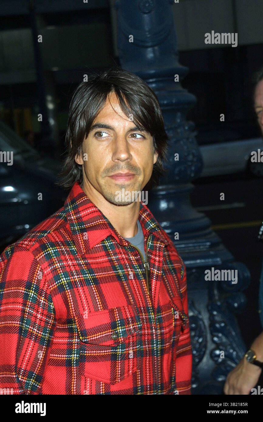 22 AGOSTO 2002 - HOLLYWOOD, CALIFORNIA, STATI UNITI - K25915EG - LOS ANGELES INDUSTRY SCREENING OF ''ONE HOUR SAMUEL GOLDWYN THEATER, BEVERLY HILLS, CA.08-22-2002. / 2002.ANTHONY KIEDIS / PEPERONCINO ROSSO (immagine di credito: © ed Geller/Globe Photos/ZUMAPRESS.com) Foto Stock