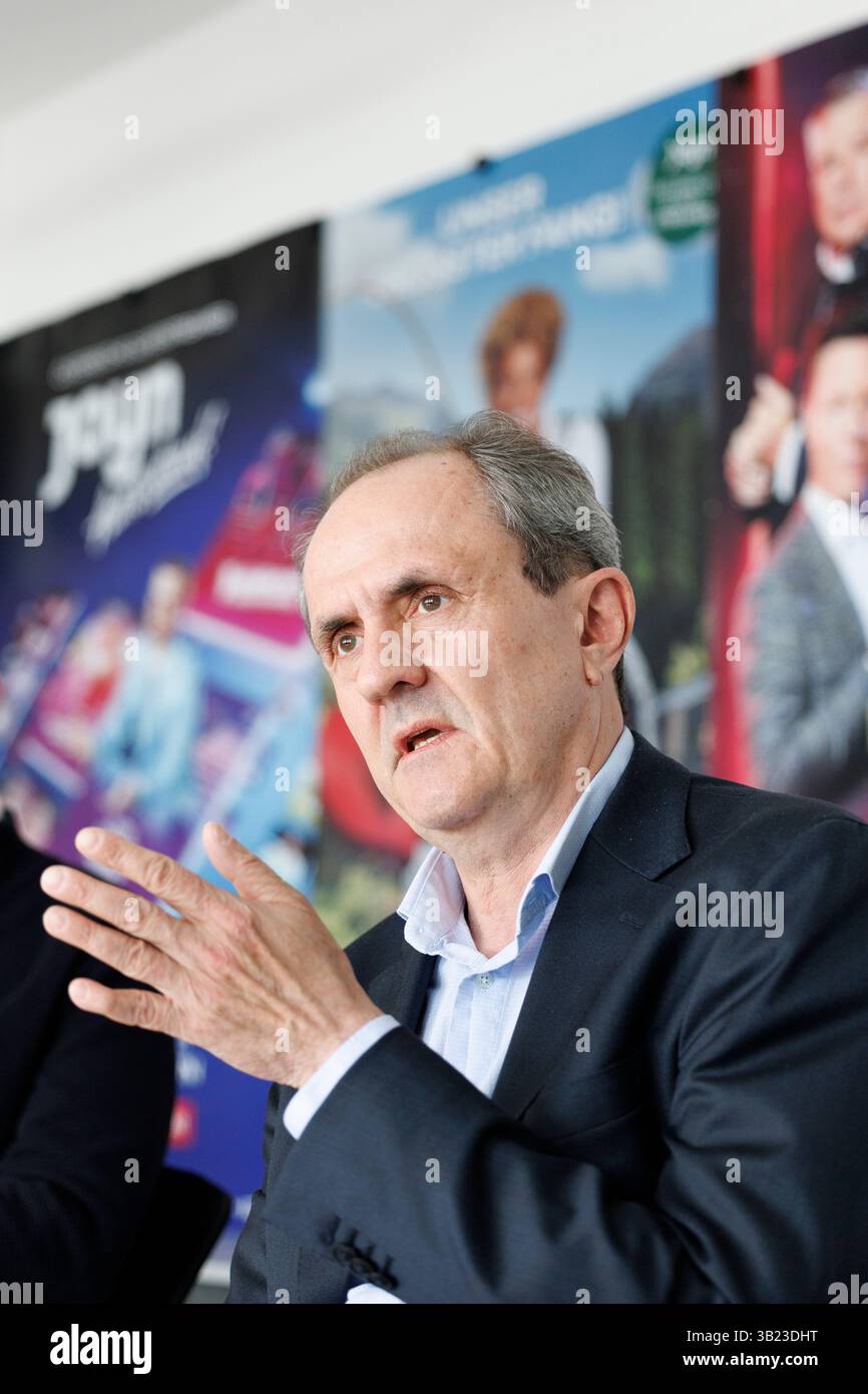 (v.l.) Der Geschäftsführer von ProSiebenSat.1Puls4 Bernhard Albrecht am Dienstag, 22. Aprile 2025 im Rahmen eines interviste mit Redakteur Christoph Silber a Vienna. // (da sinistra) l'amministratore delegato di ProSiebenSat.1Puls4, Bernhard Albrecht il 22 aprile 2025 durante un'intervista con l'editore Christoph Silber a Vienna. - 20250422 PD16269 credito: APA-PictureDesk/Alamy Live News Foto Stock