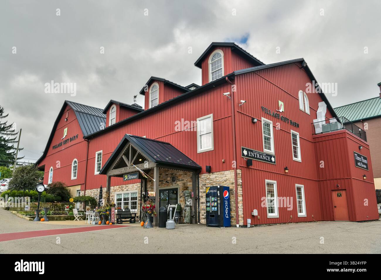 Berlino, Ohio, Stati Uniti d'America – 13 ottobre 2018. Village Gift Barn a Berlin, Ohio. Iniziato nel 2000 e situato nel campus di Sheiyah Mar Foto Stock
