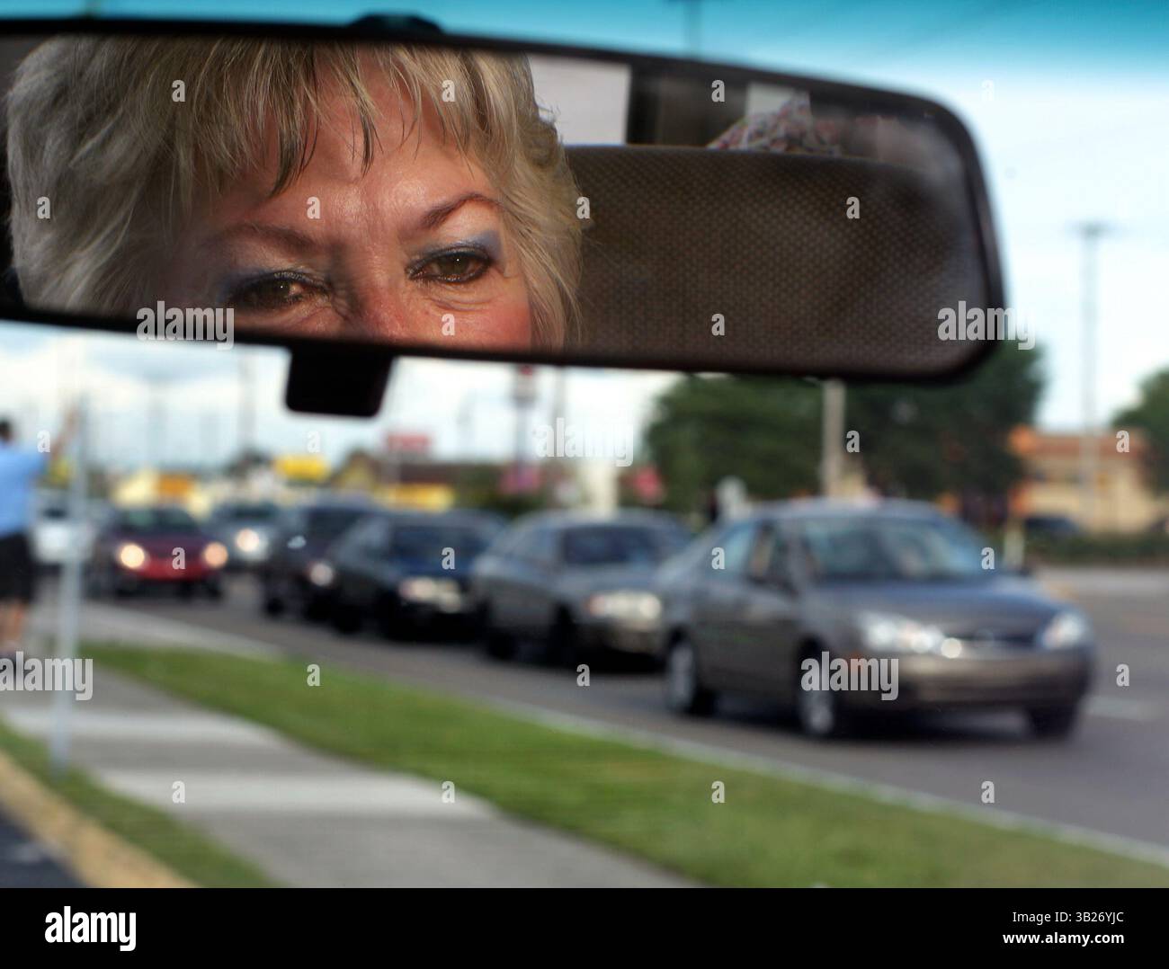 KATHLEEN FLYNN | Times. TP 310675 FLYN Towncountry 1 (20/08/2009) Fran Gamester un tempo si imbatté in una strada sterrata, che ora è Hillsborough Avenue, e assistette alle gare di drag drag con il suo ragazzo. Era un'adolescente allora. [KATHLEEN FLYNN, Times] (immagine di credito: © St. Petersburg Times/ZUMA Press) Foto Stock