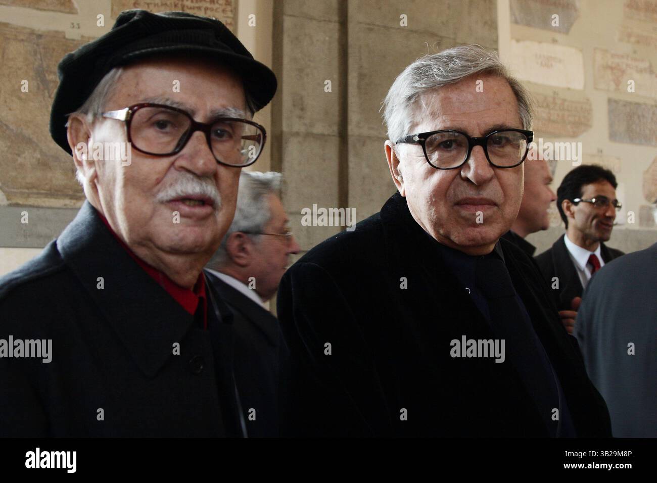 21 novembre 2009 - città del Vaticano, Vaticano, Italia - i direttori italiani PAOLO TAVIANI, VITTORIO TAVIANI partecipano ad un incontro con Papa Benedetto XVI nella Cappella Sistina. (Immagine di credito: © Evandro Inetti/ZUMA Press) Foto Stock