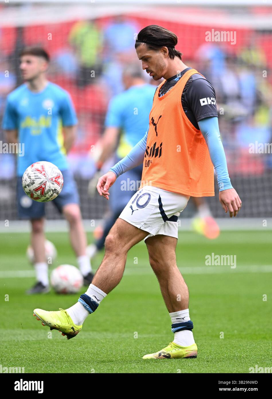 Wembley Stadium, Londra, Regno Unito. 27 aprile 2025. Fa Cup semifinale, Nottingham Forest contro Manchester City; Jack Grealish del Manchester City riscalda credito: Action Plus Sports/Alamy Live News Foto Stock