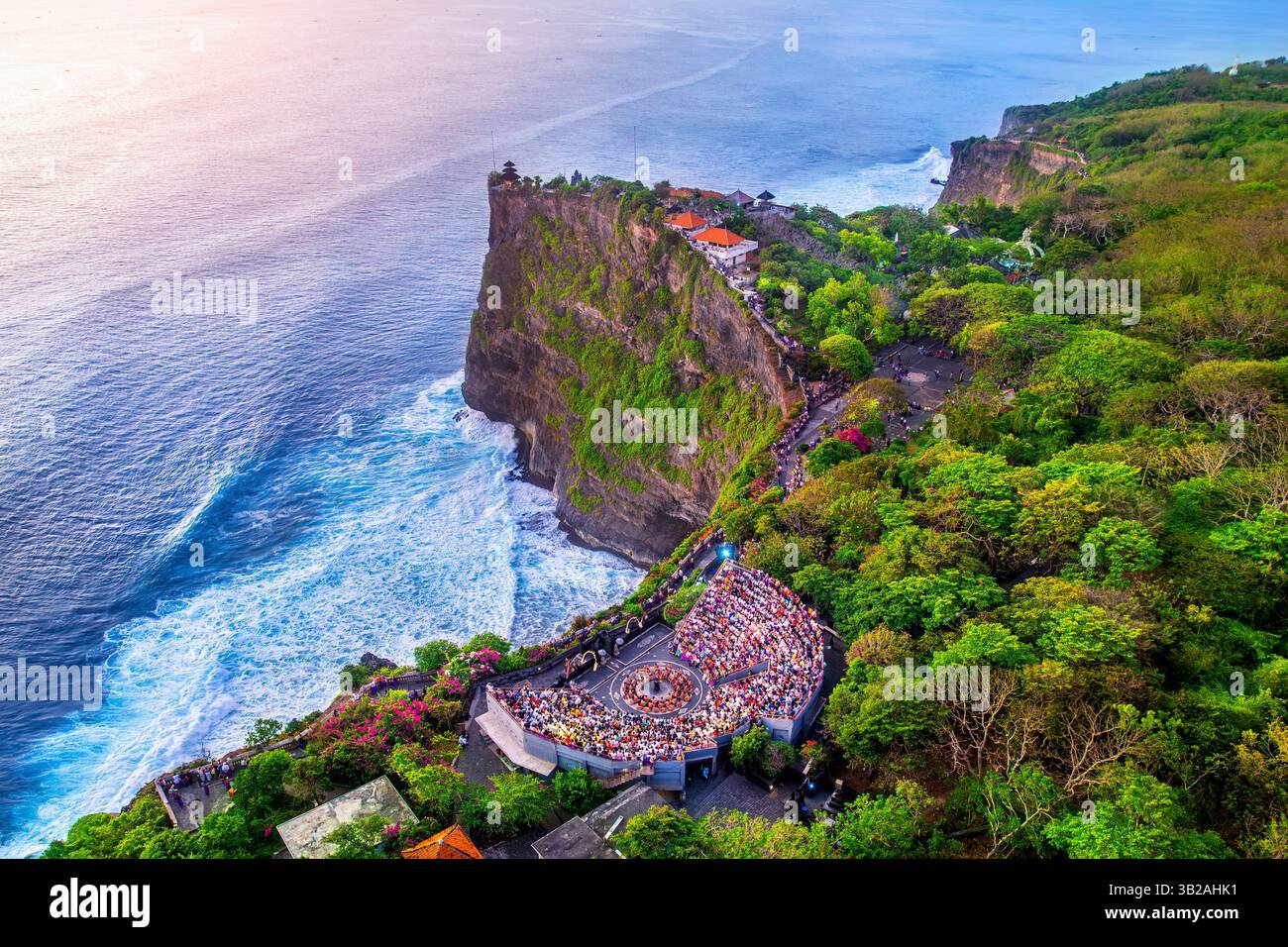 Foto aeree del tempio Uluwatu a Bali, Indonesia. Foto Stock