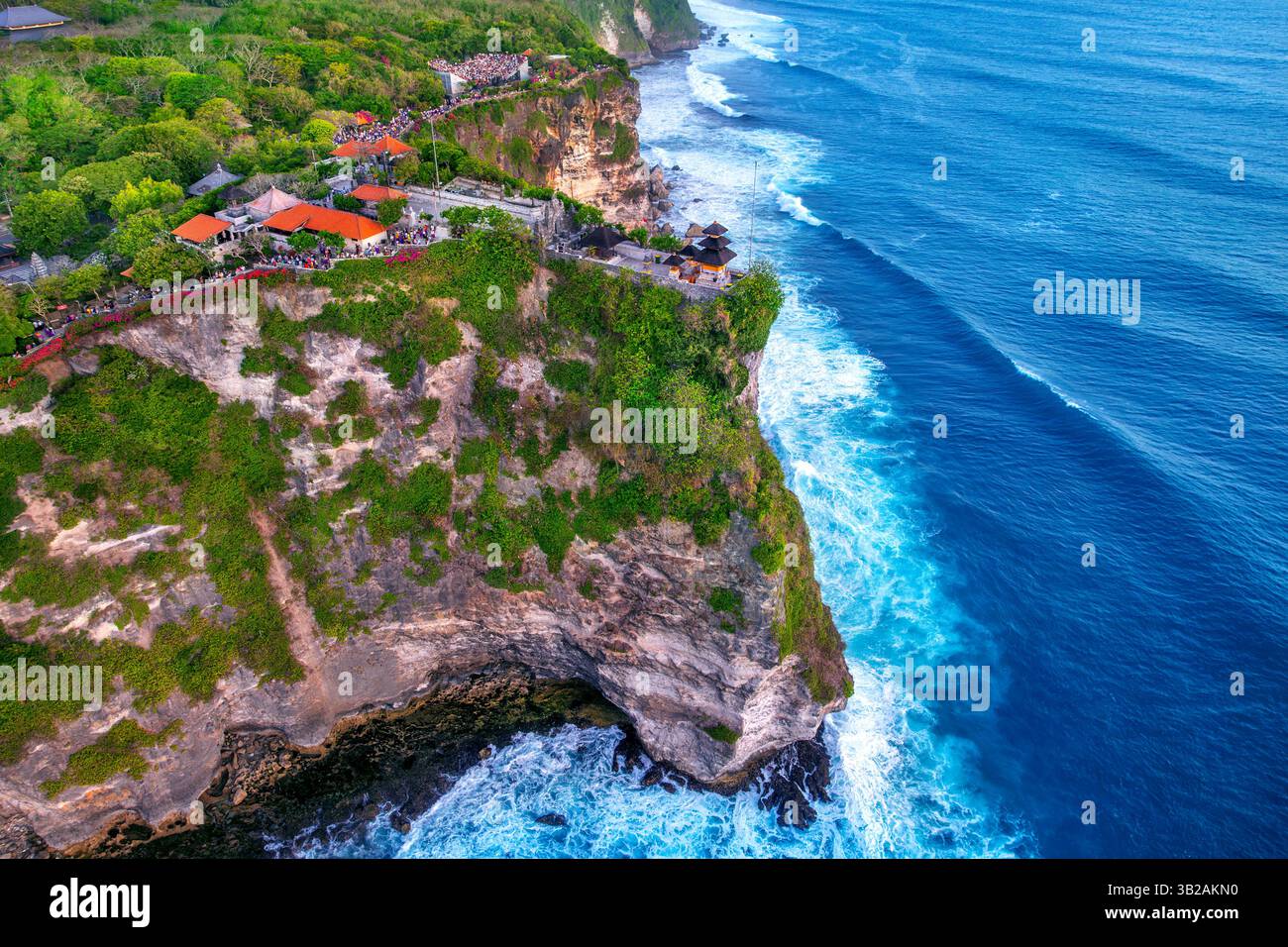 Foto aeree del tempio Uluwatu a Bali, Indonesia. Foto Stock