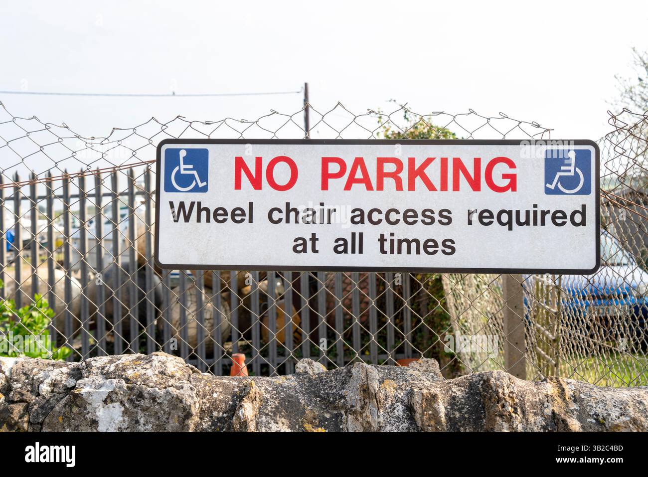 Non è richiesto l'accesso per sedia a rotelle al parcheggio Foto Stock