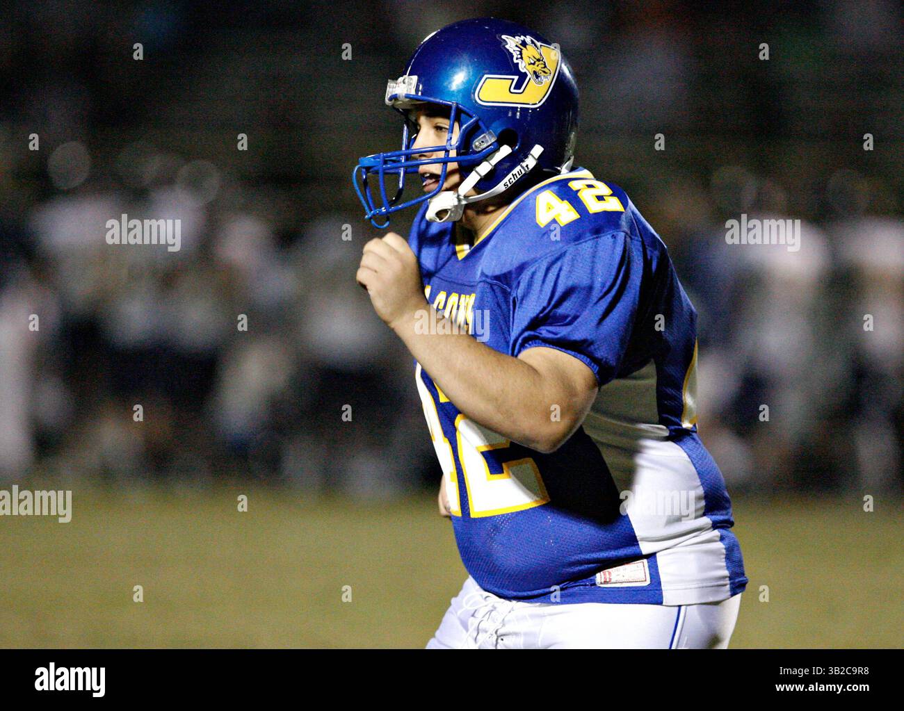DANIEL WALLACE | Times. TP 314590 WALL football 14 (11/20/2009 Tampa) il kicker Jefferson Carlos Ruiz (42) corre fuori dal campo dopo aver fatto un extra point nel quarto periodo. AZIONE SECONDO TEMPO: Playoff regionali di classe 3A, venerdì 20 novembre, pitting Land o'Lakes a Jefferson. [DANIEL WALLACE, Times] (immagine di credito: © St. Petersburg Times/ZUMApress.com) Foto Stock