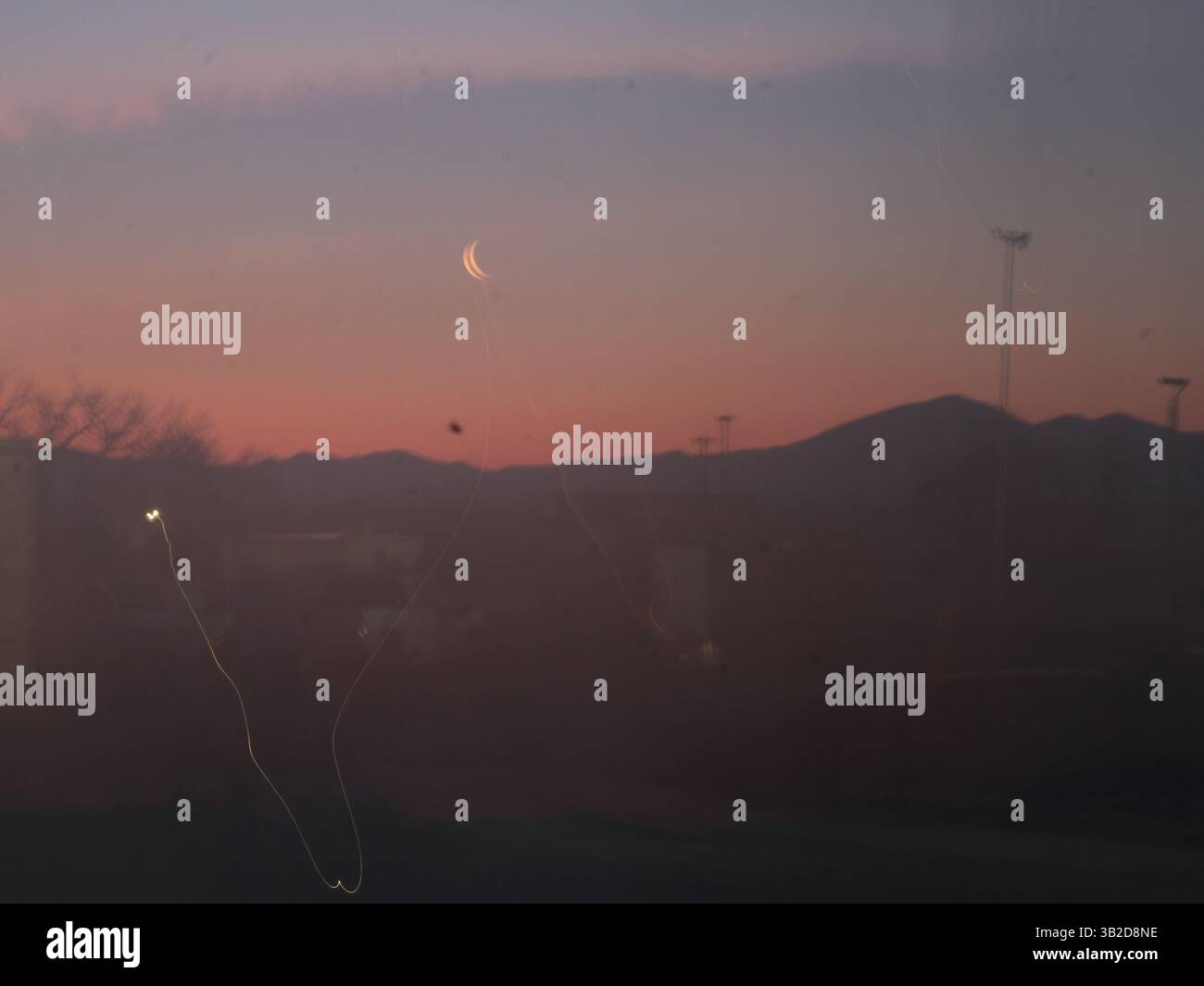 Tracce lunari — lunga esposizione al tramonto Foto Stock