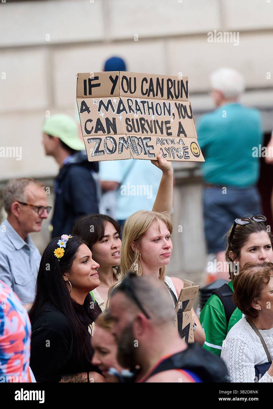 27 apr 2025 - Londra Regno Unito : insegna divertente alla maratona di Londra Foto Stock