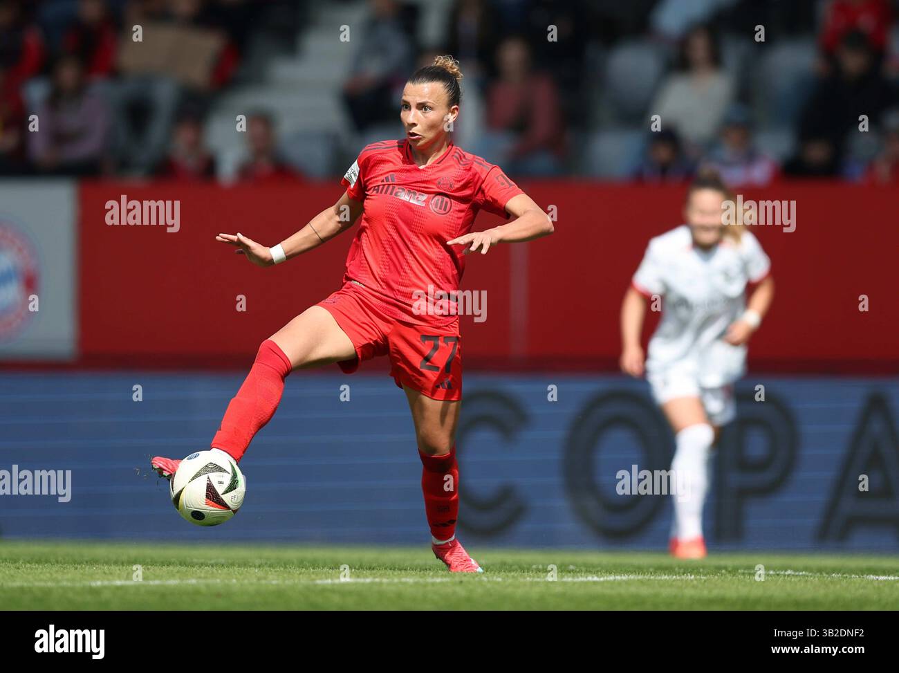 Arianna Caruso del Bayern Muenchen FC Bayern MŸnchen - SC Freiburg 3:1 FC Bayern MŸnchen deutscher Fussball Meister 2024 2025 Fussball Frauen Google Pixel Bundesliga Saison 2024 / 2025 Campionato tedesco FC Bayern Muenchen donne © diebilderwelt / Alamy Stock Foto Stock