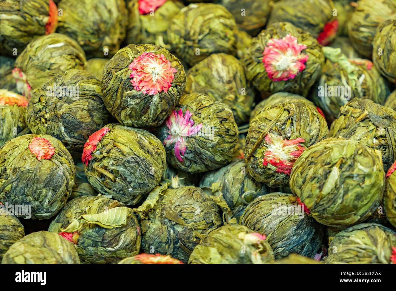 palle da tè fiorite primo piano, focalizzazione selettiva Foto Stock