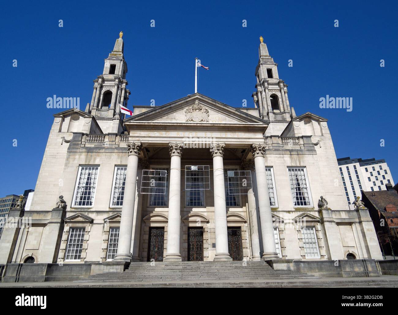 Regno Unito, West Yorkshire, Leeds Civic Hall da Millennium Square. Foto Stock