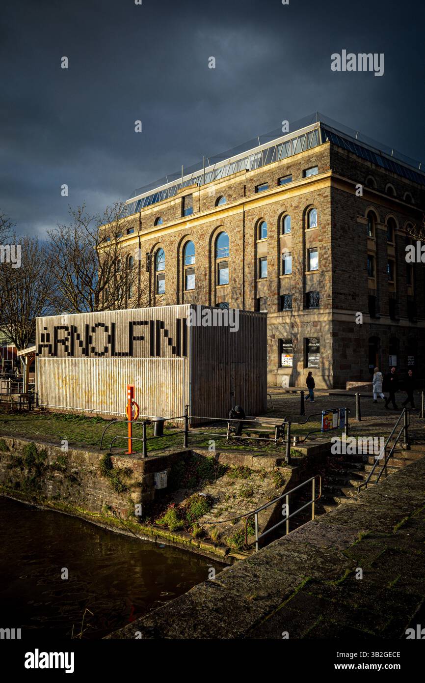 Arnolfini Bristol - La Arnolfini Contemporary Art Center & Gallery sul lungomare nel centro di Bristol. Fondata 1961, spostato nella sua sede attuale 1975 Foto Stock