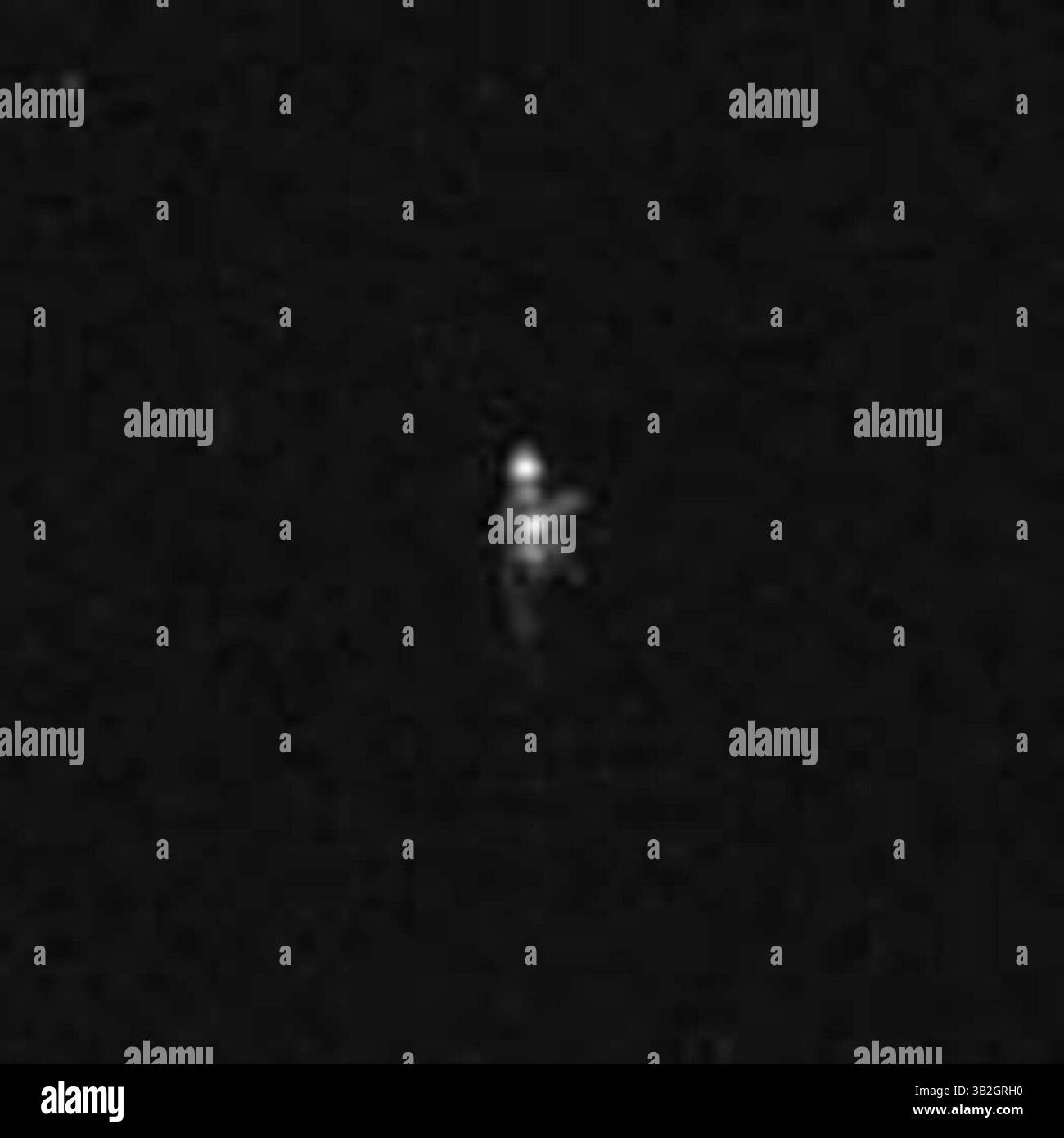 15 giugno 1975 - CREDITO: NASA/NASA....dettaglio di oggetto non identificato..l'appassionato di spazio ritiene di aver individuato prove di atterraggio sulla Luna false - aprile 1972..con le recenti notizie di immagini Apollo rilasciate, un appassionato di spazio ritiene di aver avvistato prove di atterraggio sulla Luna false...Streetcap1 di YouTube ha isolato un'immagine della superficie della Luna.sul sito web della NASA Lunar Surface Journal che presenta un oggetto non identificato... apparendo inizialmente come un solo puntino nell'oscurità polverosa sopra la superficie polverosa, Magnifying rivela un oggetto che Streetcap1 dice ''sembra un uomo che sale sul bac Foto Stock