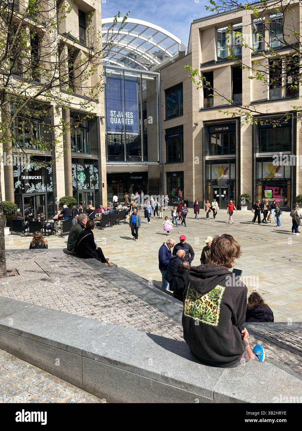 Ingresso al centro commerciale St. James Quarter, Edimburgo, Scozia - Immagine stock catturata con smartphone