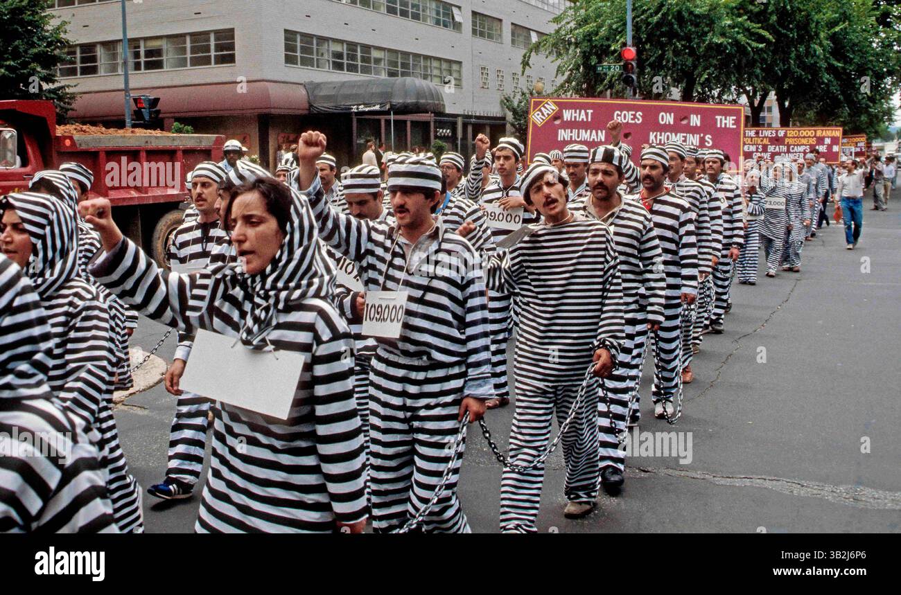 1 giugno 1984 - Washington, District of Columbia, U. S - dimostrazione della Moslem Iranian Students Society degli Stati Uniti e del Canada. I sostenitori dell'organizzazione Mojahedin del popolo iraniano mettono a repentaglio il regime Khomeini. (Immagine di credito: © Mark Reinstein via ZUMA Wire) Foto Stock