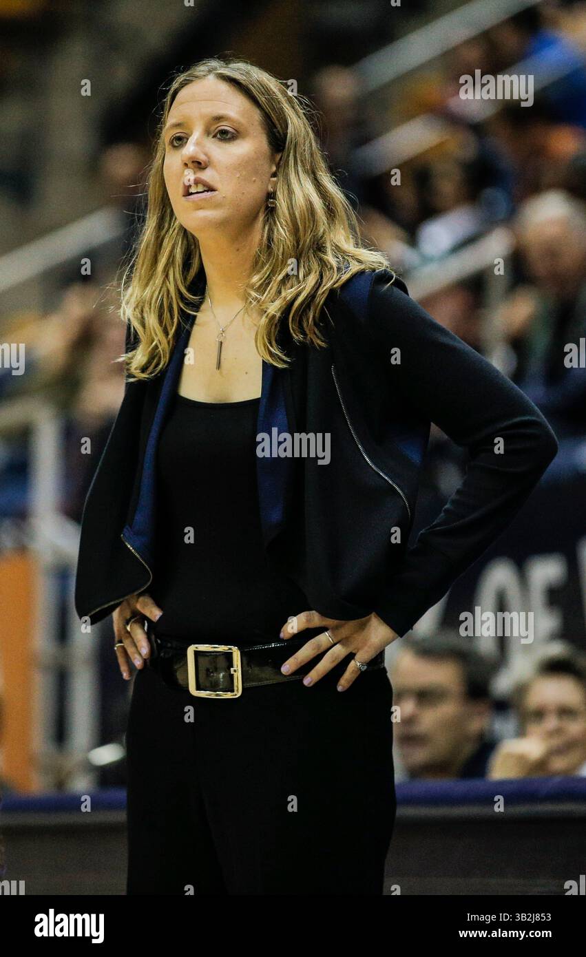 06 dic 2015 - Berkeley Stati Uniti CA - allenatore della California Lindsay Gottlieb durante la partita di pallacanestro femminile NCAA tra i Sacramento State Hornets e i California Golden Bears vincono 117-99 all'Hass Pavilion Berkeley California. Thurman James / CSM(immagine di credito: © Thurman James/CSM via ZUMA Wire) Foto Stock