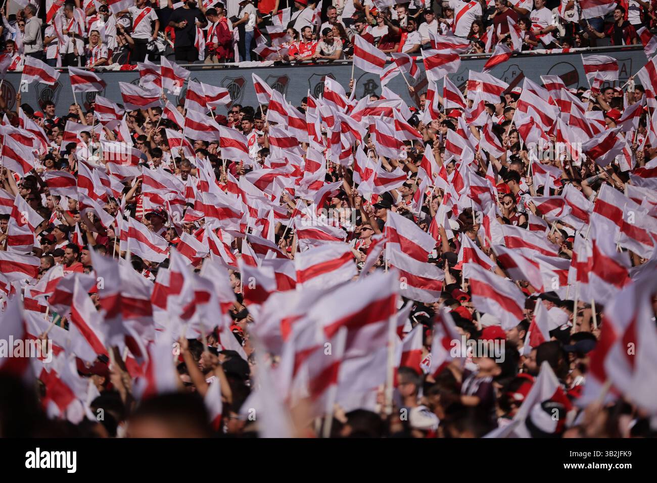 Buenos Aires, Argentina - 27 aprile 2025: River Plate e Boca Juniors si affrontano all'Estadio Monumental in una nuova edizione del calcio argentino Superclásico, durante il giorno 15 del Torneo apertura 2025 nella Professional Football League. Il fiume di Marcelo Gallardo cerca di scalare la classifica nella zona B con ritorni chiave come Gonzalo Montiel, Lucas Martínez quarta, Enzo Pérez e Marcos Acuña. Crediti: UNAR Photo/Alamy Live News Foto Stock