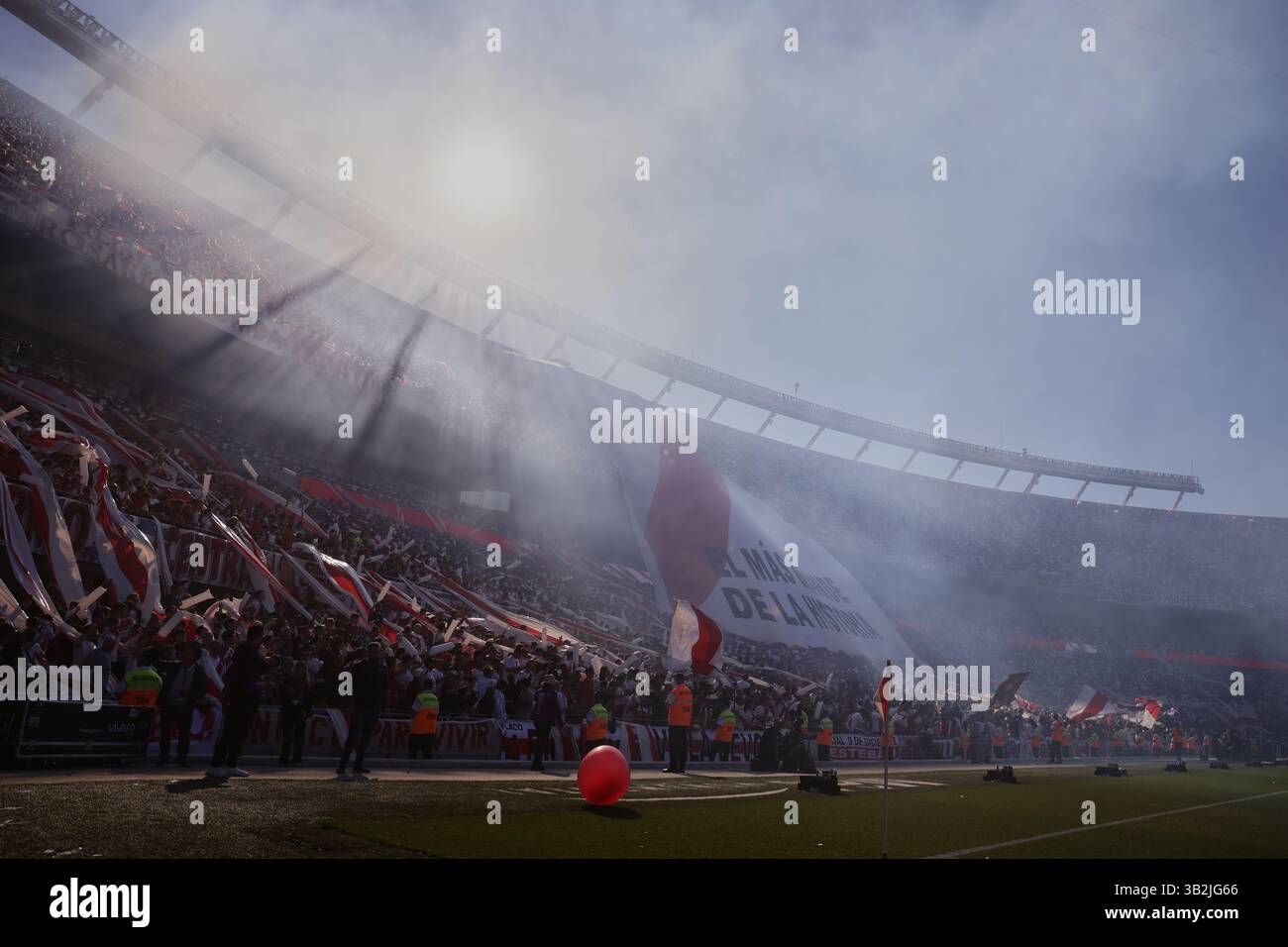 Buenos Aires, Argentina - 27 aprile 2025: River Plate e Boca Juniors si affrontano all'Estadio Monumental in una nuova edizione del calcio argentino Superclásico, durante il giorno 15 del Torneo apertura 2025 nella Professional Football League. Il fiume di Marcelo Gallardo cerca di scalare la classifica nella zona B con ritorni chiave come Gonzalo Montiel, Lucas Martínez quarta, Enzo Pérez e Marcos Acuña. Crediti: UNAR Photo/Alamy Live News Foto Stock